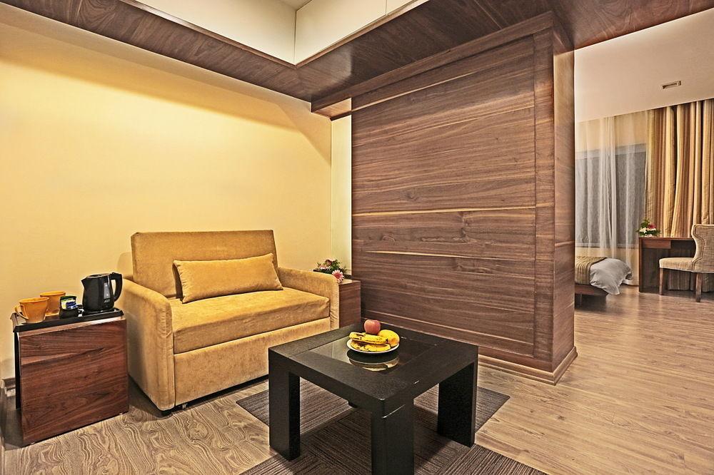 Temple Tree Hotel Shirdi Esterno foto