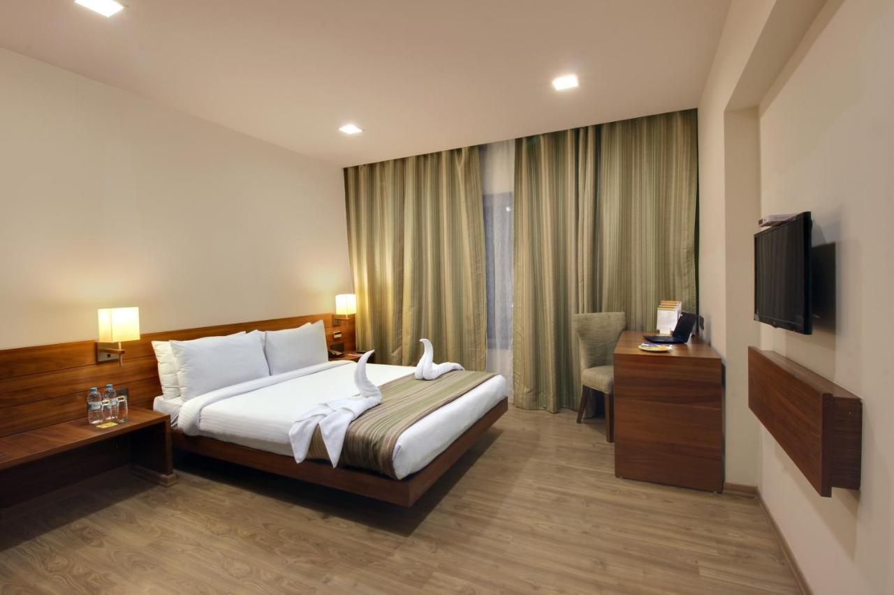 Temple Tree Hotel Shirdi Esterno foto