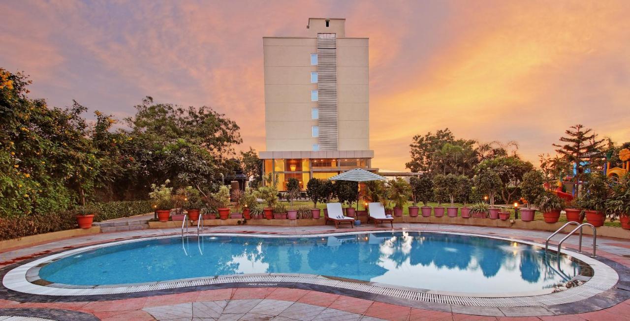 Temple Tree Hotel Shirdi Esterno foto