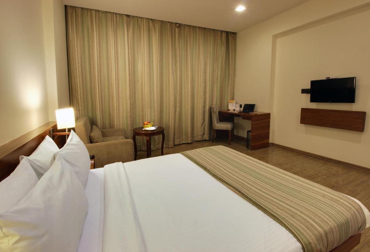 Temple Tree Hotel Shirdi Esterno foto