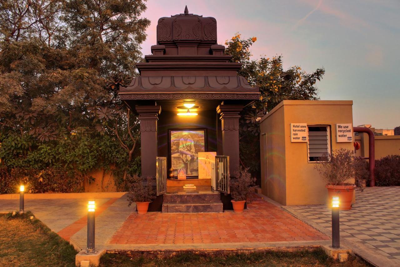 Temple Tree Hotel Shirdi Esterno foto