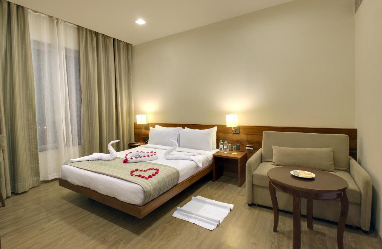 Temple Tree Hotel Shirdi Esterno foto