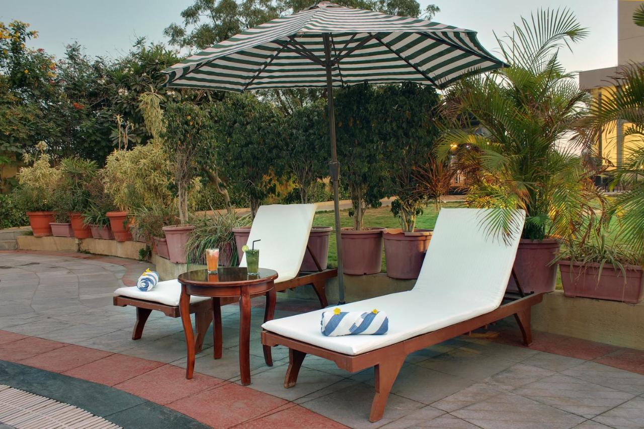 Temple Tree Hotel Shirdi Esterno foto