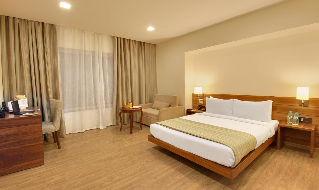Temple Tree Hotel Shirdi Esterno foto