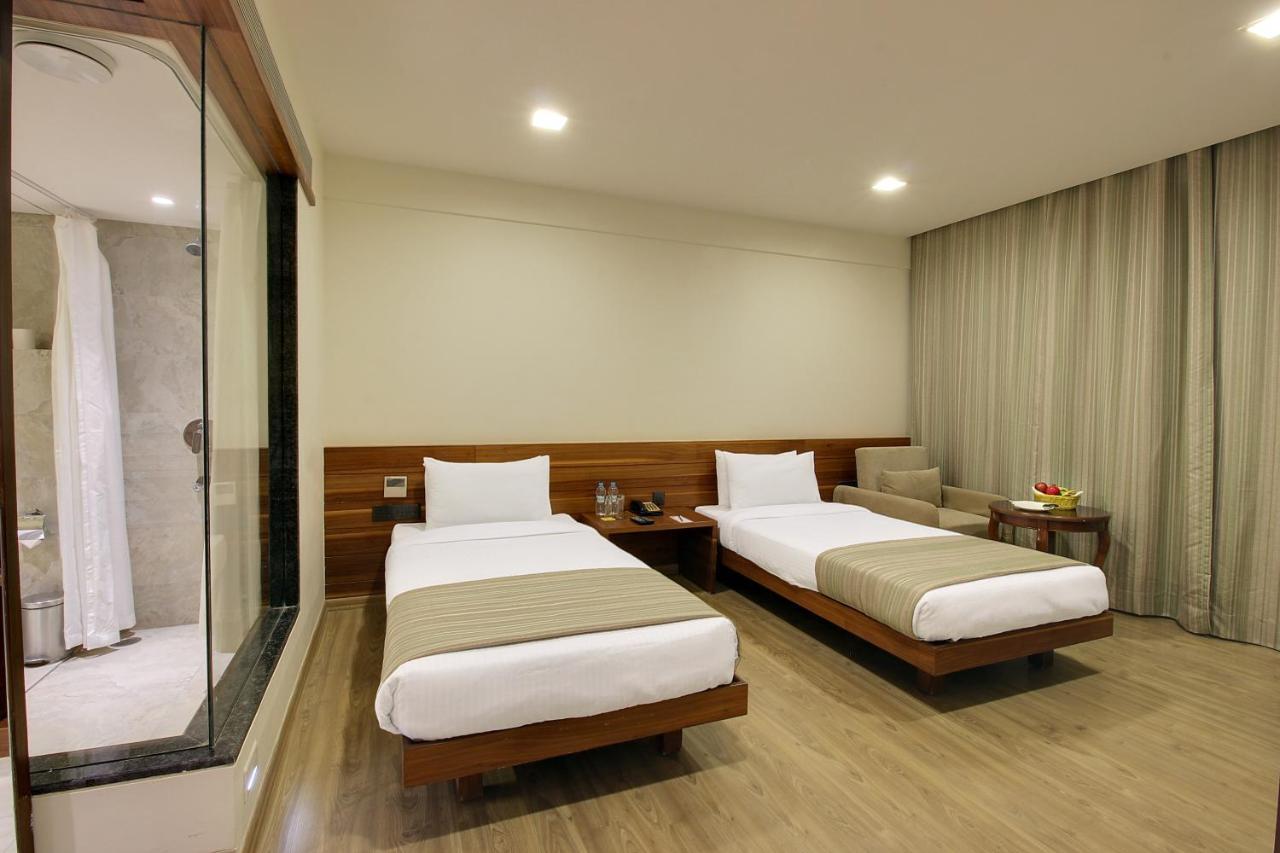Temple Tree Hotel Shirdi Esterno foto