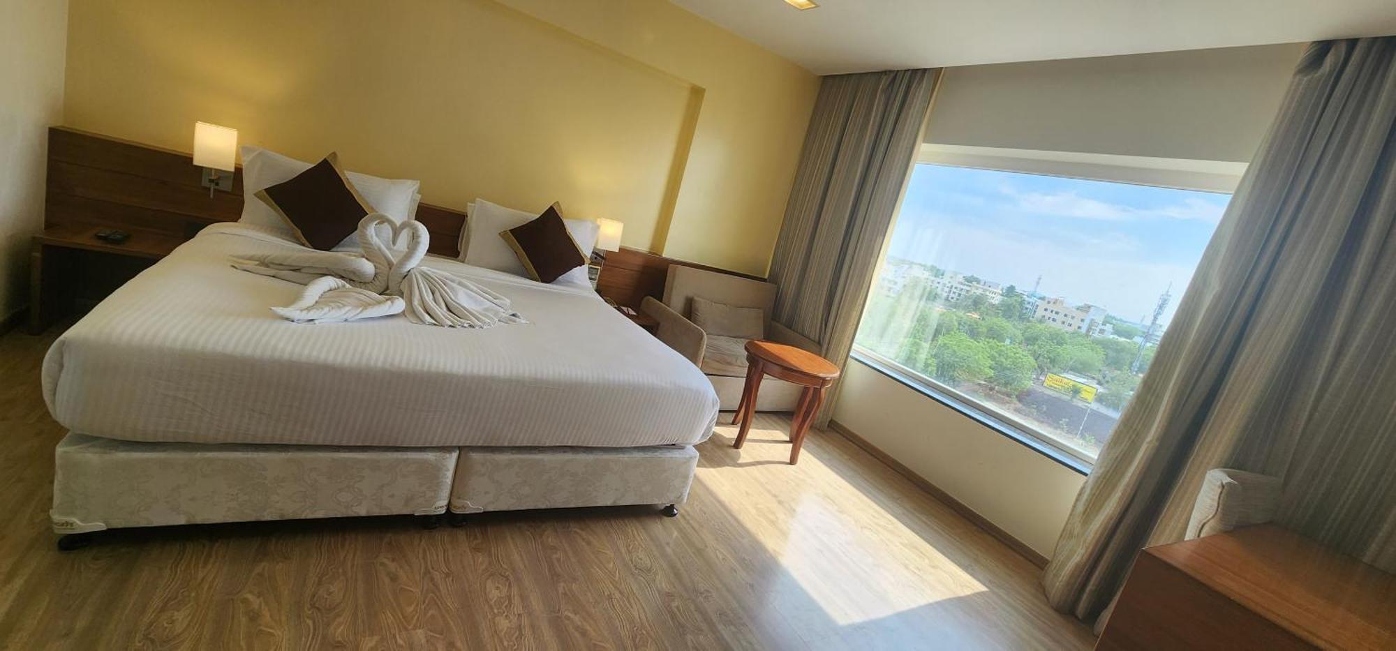 Temple Tree Hotel Shirdi Esterno foto