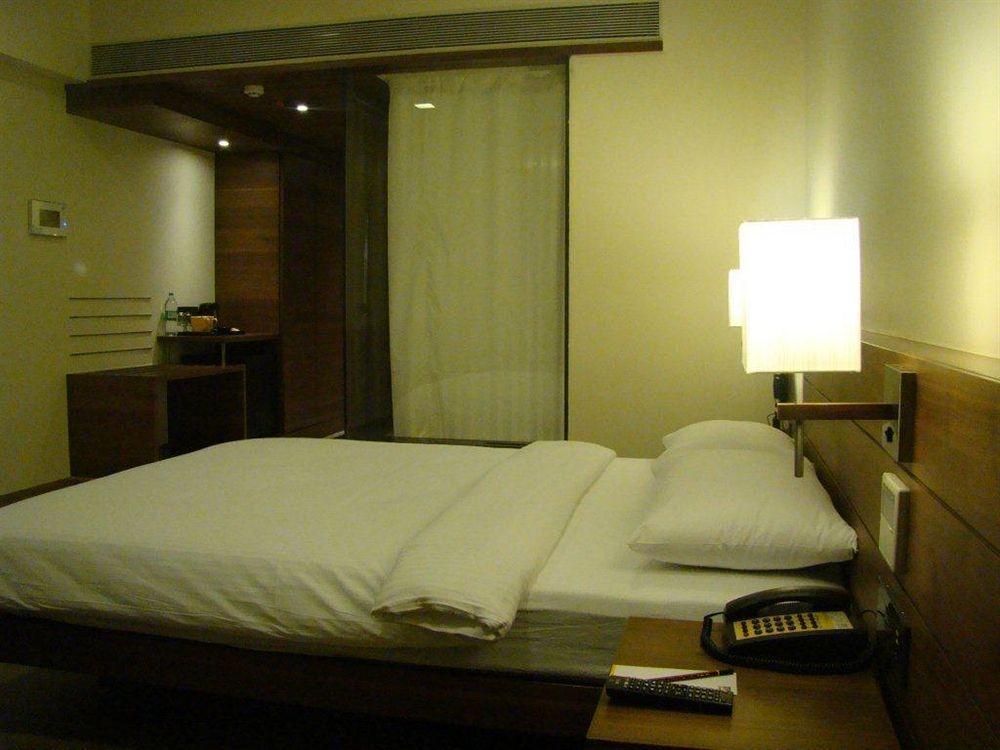 Temple Tree Hotel Shirdi Esterno foto